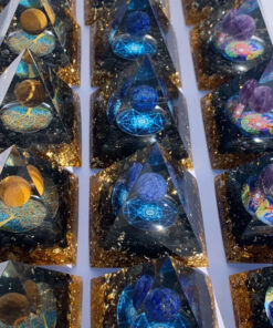 Lapis Lazuli resin pyramid