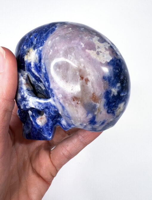 Sodalite skull