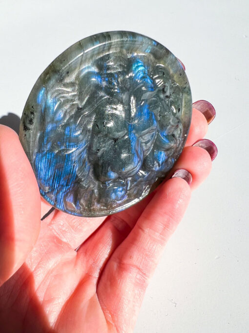 Labradorite lion head carving