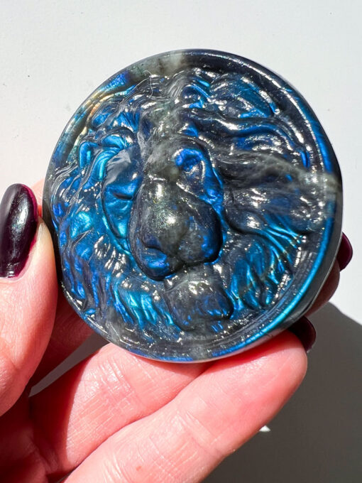 Labradorite lion head carving