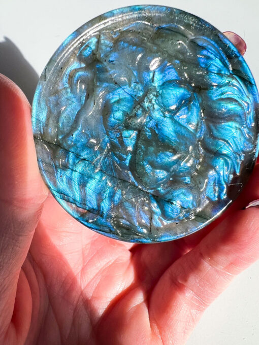 Labradorite lion head carving