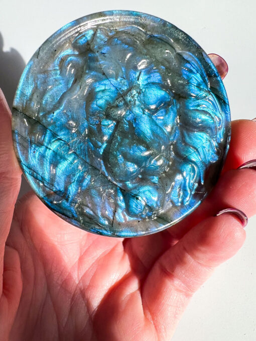 Labradorite lion head carving