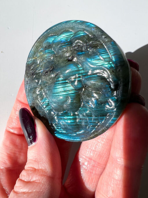 Labradorite lion head carving