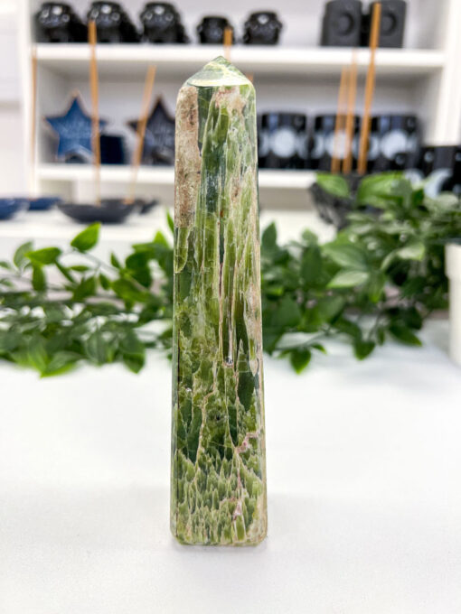 Tremolite obelisk