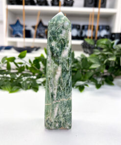 Tremolite obelisk