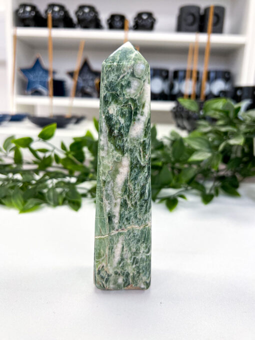 Tremolite obelisk