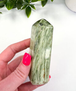 Tremolite obelisk