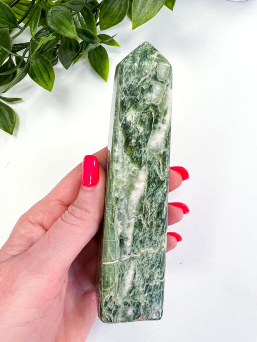 Tremolite obelisk