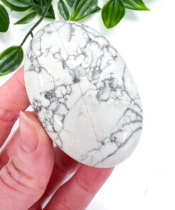 Howlite palm