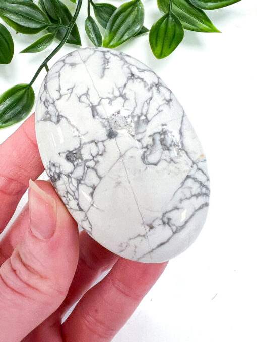 Howlite palm